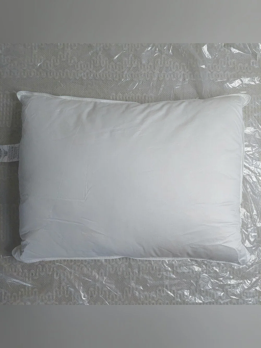 NWOT- Quince Standard White Duck Down Premium Pillow (Soft/ Medium)(P61)